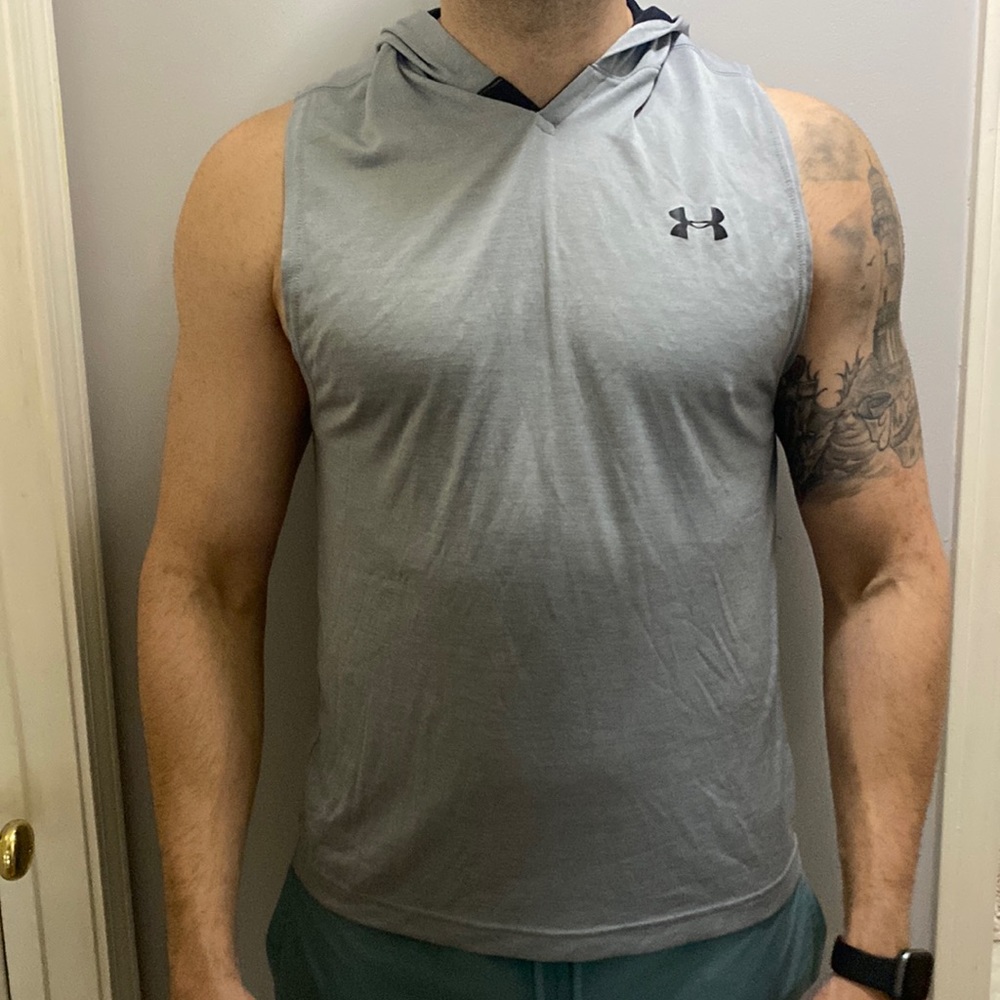 Under armour mens workout tank top with hoodie size L grey